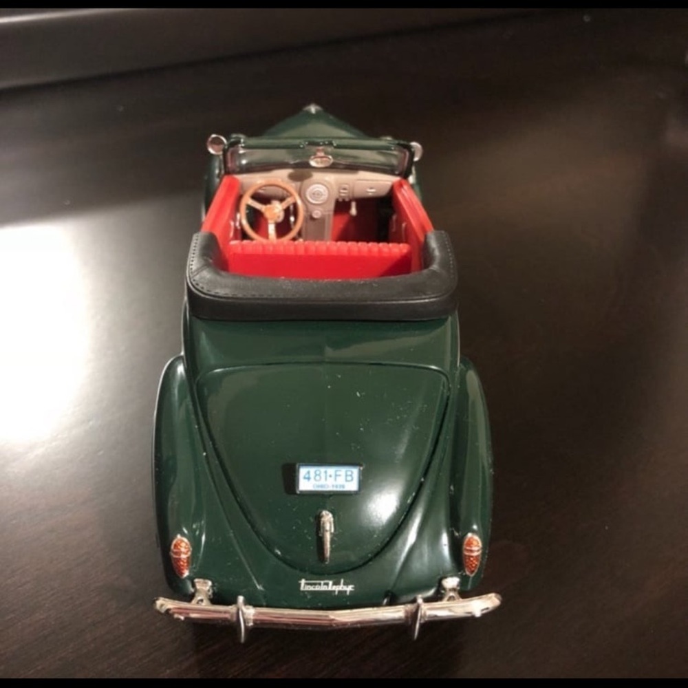 Vintage 1939 Lincoln Zephyr Convertible Diecast Car 1:32 Collectible - Picture 4 of 6